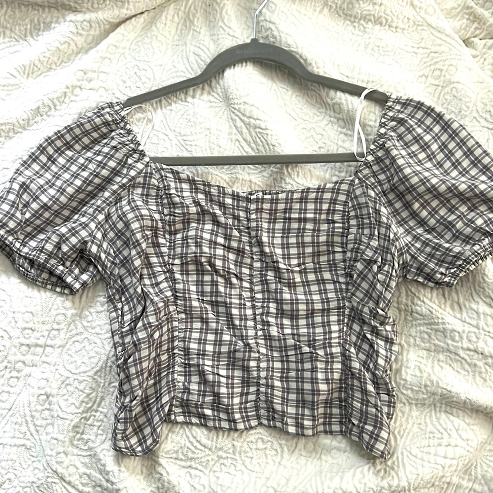 Brand new Hollister cropped blouse! Size Large